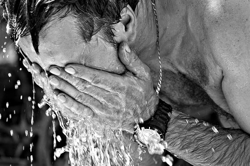 勉強中眠い時の対処法『冷水で洗顔』