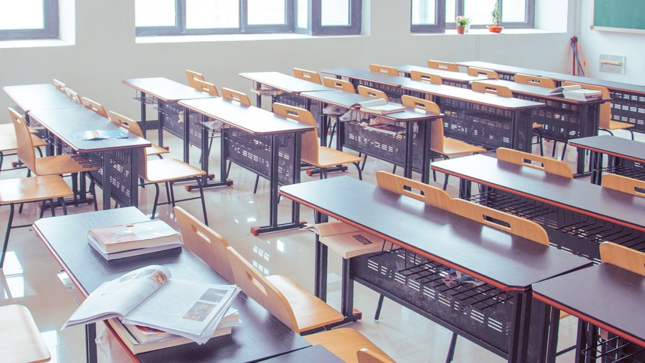 たまには気分転換!友達と勉強できる場所7選”放課後の教室”